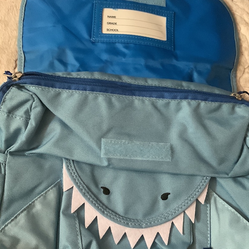 Shark backpack - Picture 3 of 4
